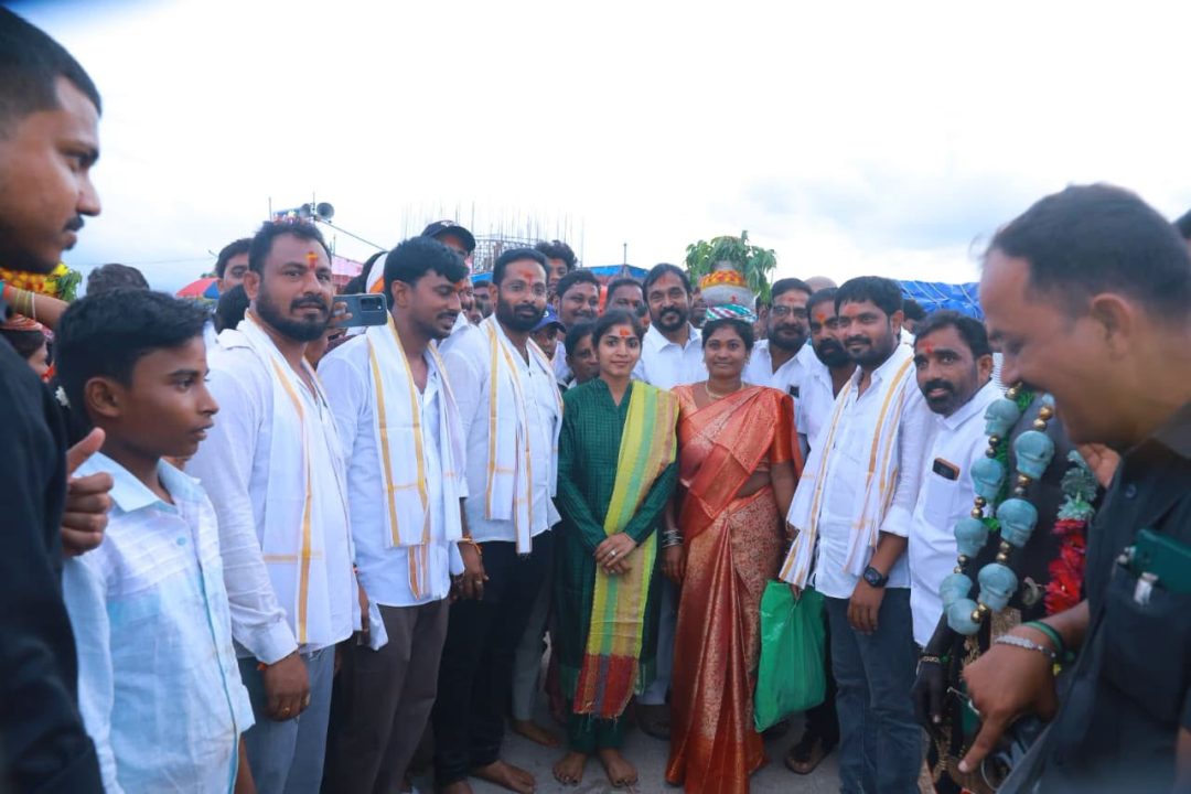 Yashaswini-Reddy-Hanumandla-bonalu-celebrations