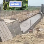 మధిర కరకట్ట పనుల్లో నాణ్యతపై ఆరోపణలు.. అధికారుల పర్యవేక్షణ ఏది?