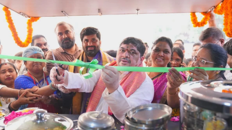 ponnam-prabhakar-women-self-help-groups-10-lakh-interest-free-loans